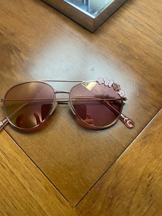 Gafas de sol para chicas rosas y doradas