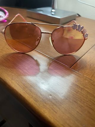 Gafas de sol para chicas rosas y doradas