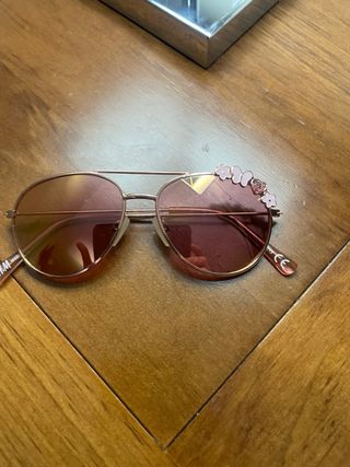 Gafas de sol para chicas rosas y doradas
