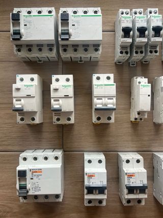 Lote Interruptores Schneider/Merlin Gerin