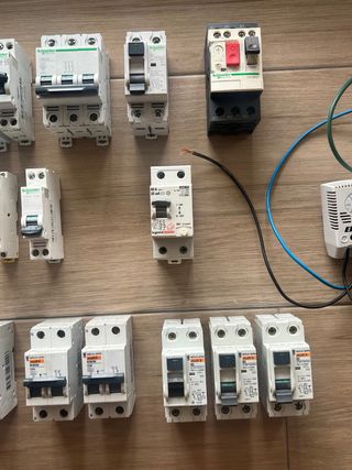 Lote Interruptores Schneider/Merlin Gerin