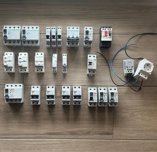 Lote Interruptores Schneider/Merlin Gerin