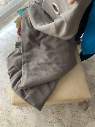 Cortina gris con ollados