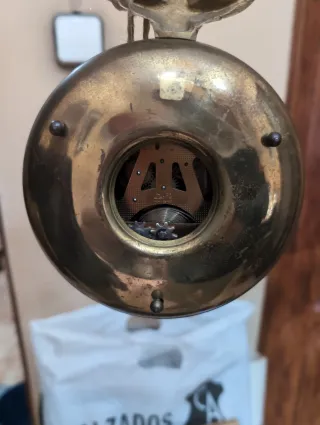 Reloj de pared antiguo dorado.Diametro de 15 cm.