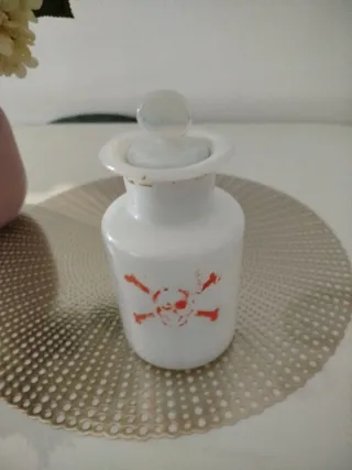 Tarro farmacia opalina blanco calavera