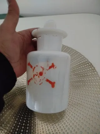 Tarro farmacia opalina blanco calavera