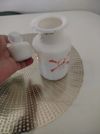 Tarro farmacia opalina blanco calavera