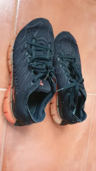 Zapatillas Reebok Negras y Naranjas