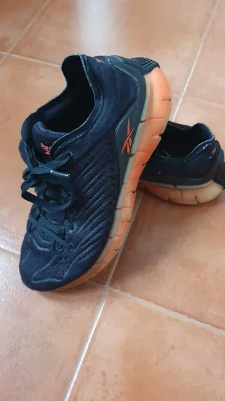 Zapatillas Reebok Negras y Naranjas