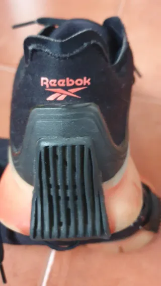 Zapatillas Reebok Negras y Naranjas