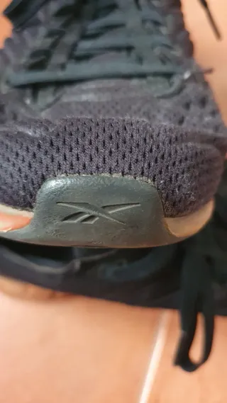 Zapatillas Reebok Negras y Naranjas