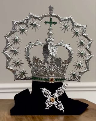 Corona Virgen Plateada 80/90cm