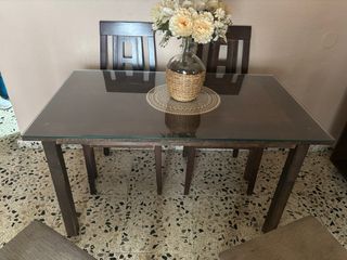Mesa de comedor con cristal
