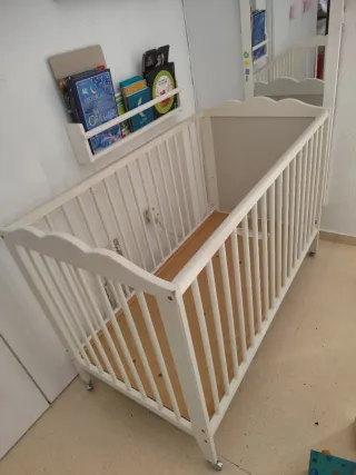 Cuna madera IKEA con colchón antiplagiocefalia