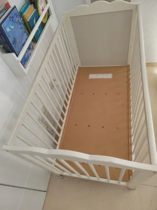 Cuna madera IKEA con colchón antiplagiocefalia