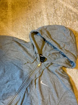 Sudadera Nike gris con cremallera Y2K