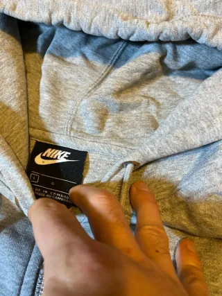 Sudadera Nike gris con cremallera Y2K