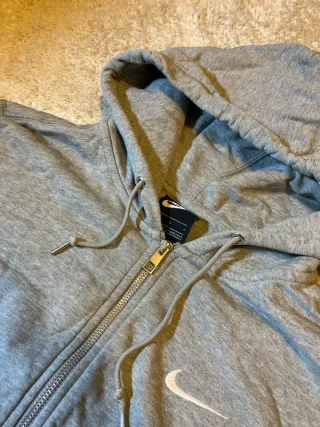 Sudadera Nike gris con cremallera Y2K