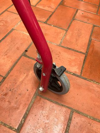 Andador plegable , con asiento y frenos