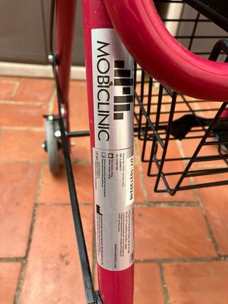 Andador plegable , con asiento y frenos