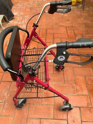 Andador plegable , con asiento y frenos