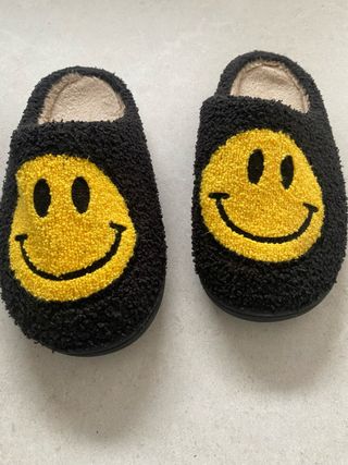 Zapatillas emoji happy negras y amarillas
