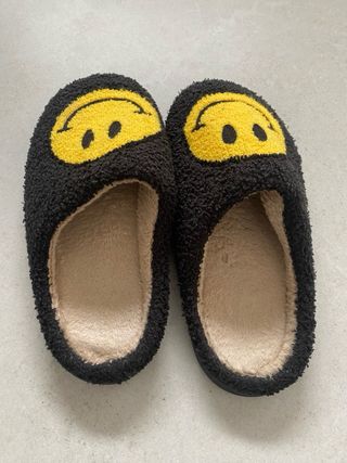 Zapatillas emoji happy negras y amarillas
