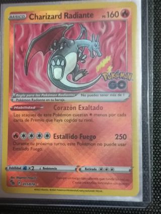 Carta Pokémon Charizard Radiante.
