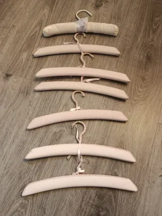 Lote 7 perchas infantiles acolchadas