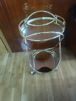 Camarera con ruedas y espejo