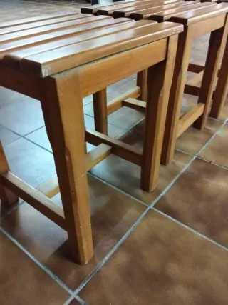 3 taburetes de madera