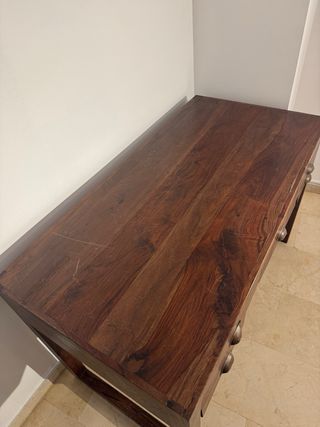 Mueble de madera maciza con 5 cajones y tiradores