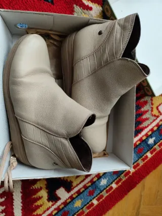 Botín de piel color crudo