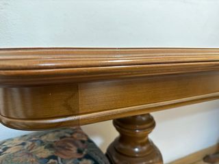 Mesa plegable y 4 sillas de comedor estilo clásico