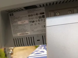 Monitores LG y HP Blancos y Negros