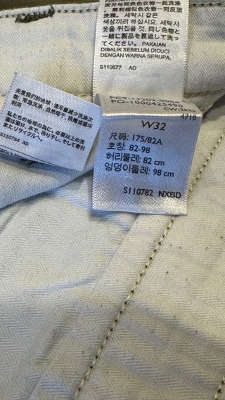 Pantalón corto chino Levi's verde oliva