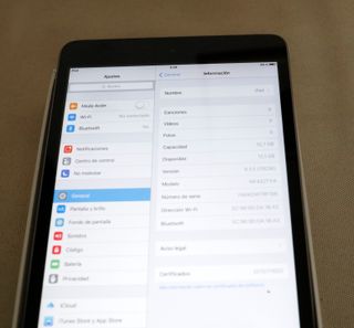 iPad Mini 4 7.9'' 16GB. En caja y con carcasa roja