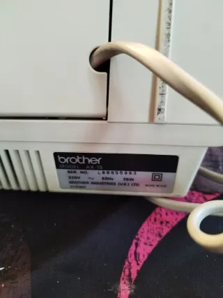 Máquina de escribir eléctrica Brother AX-15