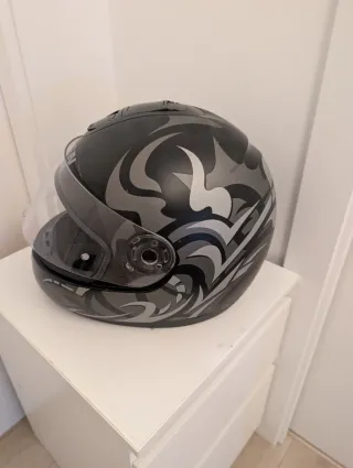 Casco de moto negro