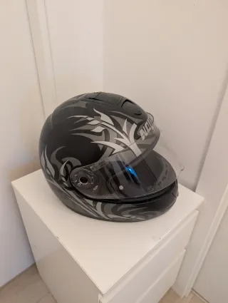 Casco de moto negro