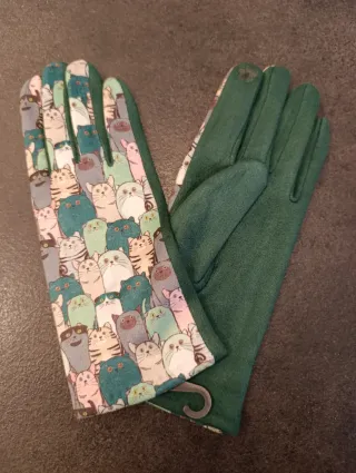 Sciarpa e guanti invernali con gatti