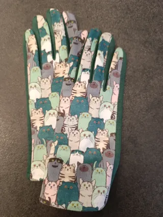 Sciarpa e guanti invernali con gatti