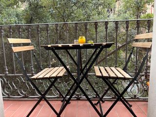 Mesa y 2 sillas balcón plegables