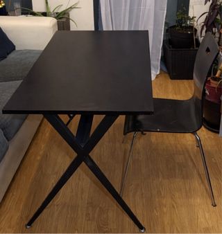 Mesa de comedor o cocina negra