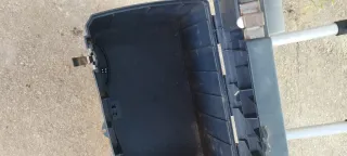 Maletín de herramientas negro y amarillo