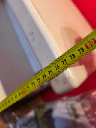 Mesa de madera con 2 bancos