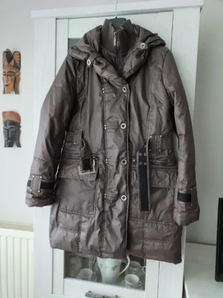 Abrigo acolchado marrón, plumífero, parka