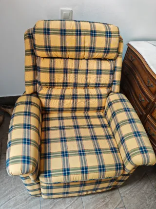 Sofá orejero reclinable tela cuadros