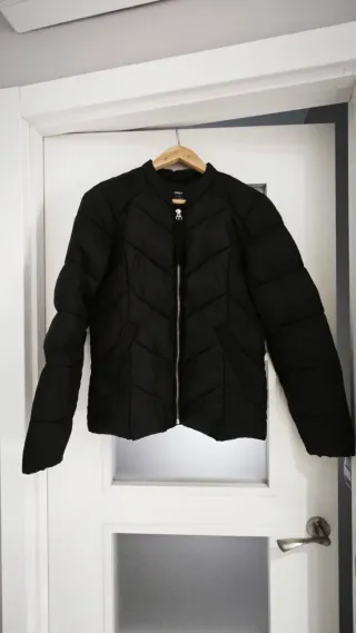 Chaquetón de plumas negro talla M