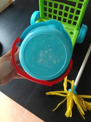 Carrito de limpieza de niños